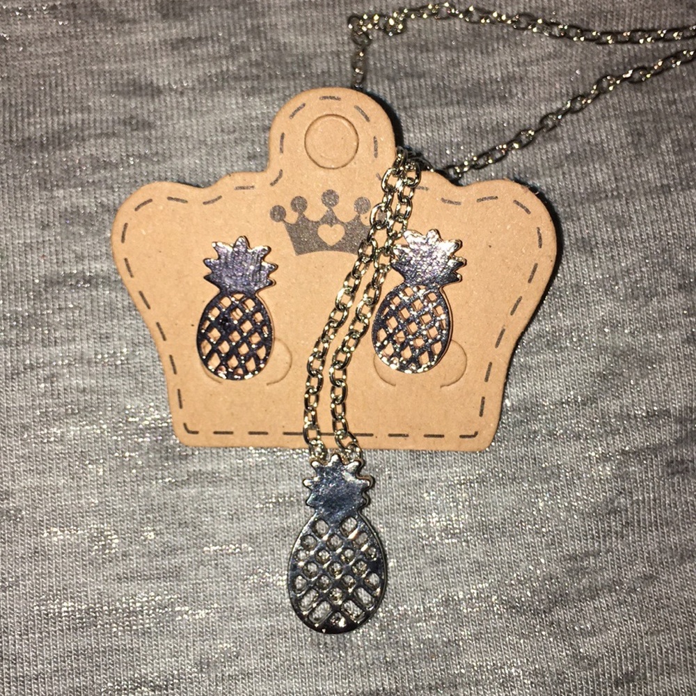 Matching pineapple earring and necklace set